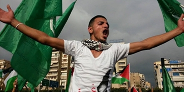 اعتصام شبابي فلسطيني لبناني أمام السفارة المصرية