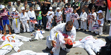 مسيرات واعتصامات تحيي صمود غزة