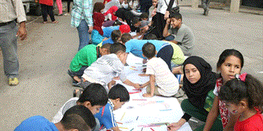 أطفال المخيمات يرسمون لغزّة