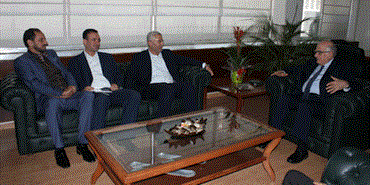 جريج يستقبل «حماس» و«الديموقراطية»: سنواصل دعم القضية الفلسطينية