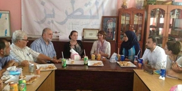 سفيرة هولندا تزور مخيم عين الحلوة... وتدافع عن حق اسرائيل!