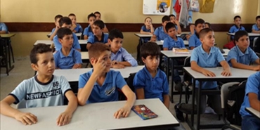 مدارس الضفة حزينة لتأجيل الدراسة في غزة