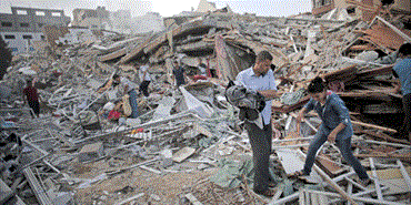 استهداف “إسرائيل” المباني السكنية في غزة يترك آلاف الأسر بلا مأوى