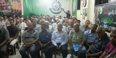 مهنئون بانتصار غزة