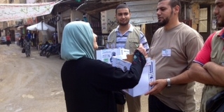 حملة تبرعات في عين الحلوة دعماً لأهلنا في غزة