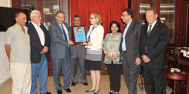 تكريم في سفارة فلسطين لمديرة «الأونروا»