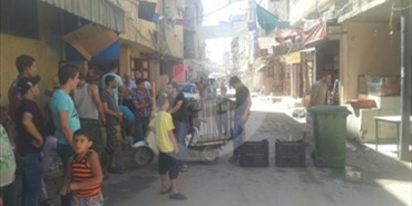 قطع طريق الشارع التحتاني بعين الحلوة احتجاجاً على انقطاع المياه