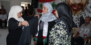 عائلة الطفل الشهيد أبو خضير بضيافة «عين الحلوة»