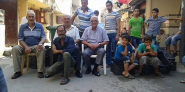 أزمة المياه في حي الزيب تتفاقم والأهالي يقطعون الطريق الرئيسي