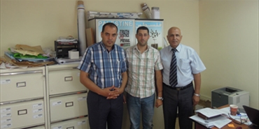 "شاهد" تلتقي مدير مشروع المنح الجامعية في الأونروا وتناقشه في آلية توزيع المنح هذا العام