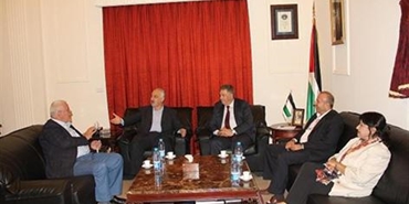 دبور وأبو العردات يستقبلان وفداً من «حزب الله»: المخيّمات  الفلسطينية عامل استقرار وترفض الفتنة