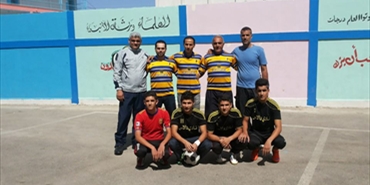 تعادل فريق المعلمين وطلاب ثانوية دير ياسين في مبارة ودية في كرة القدم