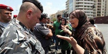 الأمن العام اللبناني "ينهال بالضرب" على لاجئين فلسطينيين من سورية