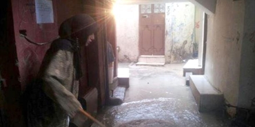 مياه المجاري تغرق منازل مخيم "عين الحلوة"