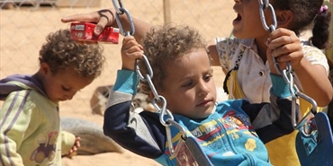 في نهر البارد … أطفال يلعبون “داعش”