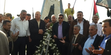 «جبهة التحرير» تحيي انطالاقتها في «عين الحلوة» بوضع إكليل على ضريح شهداء المخيم