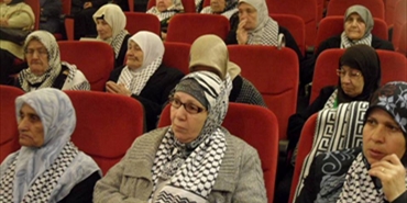 تكريم أمهات شهداء فلسطين في بيروت