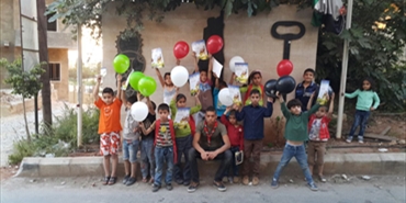 حواجز محبة على مداخل مخيمات صور