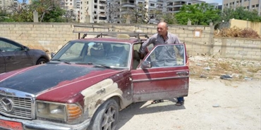 المهندس الذي يعمل سائق أجرة