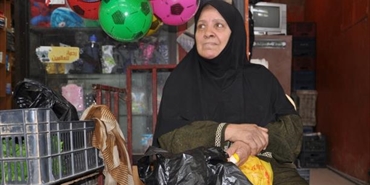 هدى عويد تبيع الخضار في مخيّم عين الحلوة