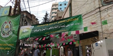 حماس تزيّن المخيمات الفلسطينية في لبنان ترحيباً بشهر رمضان المبارك