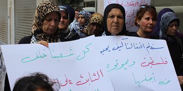اعتصام امام مقر اللجنة الدولية للصليب الاحمر في صور