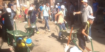 حملة تنظيفات في شوارع وأزقة «عين الحلوة»