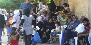 جولة جديدة دامية بين «فتح» والإسلاميّين تحصد 3 قتلى و25 جريحاً وتتسبّب بنزوح