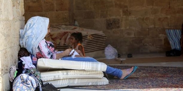نازحو مخيم عين الحلوة ينتظرون انتهاء الاشتباكات للعودة