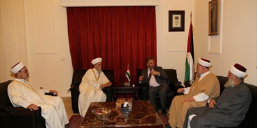 رابطة علماء فلسطين والسفير دبور يناقشون الأوضاع الفلسطينية
