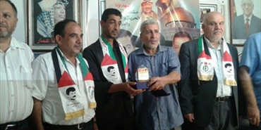 «جبهة التحرير الفلسطينية» تكرم عدداً من الإعلاميين في صور