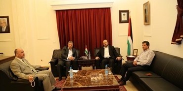 حماس تزور السفير الفلسطيني في لبنان
