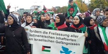 فلسطينيو ألمانيا لميركل: اطردي نتنياهو