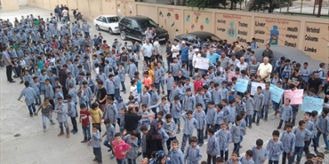 اعتصام في "الرشيدية" احتجاجاً على دمج الصفوف ونقص المعلمين