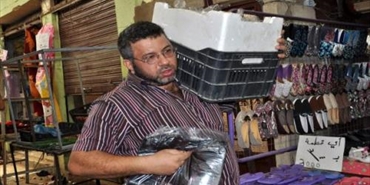 صبحي بائع أكياس في عين الحلوة