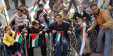 آلاف المعوقين الفلسطينيين في لبنان يعيشون ظروفًا إنسانية صعبة