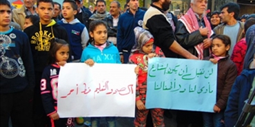 حرق نفسه.. فأشعل المخيمات احتجاجاً على تقليصات "الأونروا"