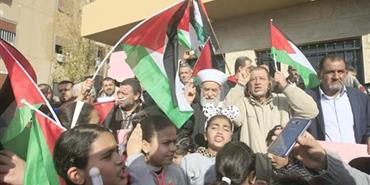 التحرّكات الفلسطينية ضد سياسة تقليص «الأونروا» خدماتها تتفاعل