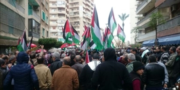 وجه جديد من وجوه العذاب الفلسطيني: مخيمات لبنان تنتفض غضباً بوجه “الأونروا”!