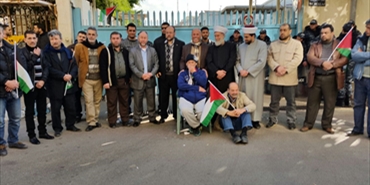 اللاجئون الفلسطينيون يصعدون تحركاتهم ضد الأونروا ويغلقون المقر الرئيسي في بيروت