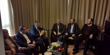 أبو مرزوق ودبور يطالبان الأمم المتحدة والدول المضيفة بدعم مطالب اللاجئين الفلسطينيين