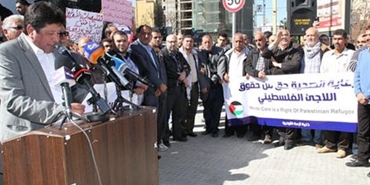 اعتصام فلسطيني أمام بعثة الاتحاد الأوروبي رفضاً لتخفيض «الأونروا» خدمات اللاجئين