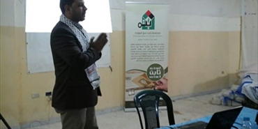 "دور الأسرة الفلسطينية في تعزيز القيم الوطنية" عنوان محاضرة "ثابت" في مخيم المية ومية