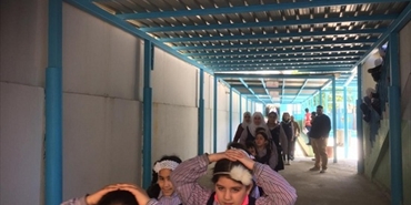 الاونروا نظمت تدريبا للطلاب بعين الحلوة على كيفية اخلاء مدارسهم اثناء الحالات الطارئة