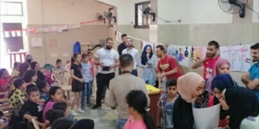الحق في العمل رسومات على جدران نهر البارد