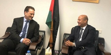 أبو هولي وكرينبول يتفقان على تكثيف التحرك لحشد الدعم السياسي والمالي لـ(أونروا)