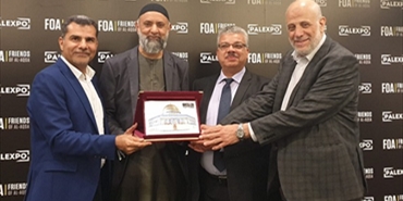 المؤتمر الشعبي لفلسطينيي الخارج يكرم رئيس مؤسسة أصدقاء الأقصى البريطانية