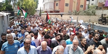 الآلاف من مخيم البرج الشمالي يحتجون على قرار وزير العمل اللبناني الجائر بحق اللاجئين الفلسطينيين في لبنان