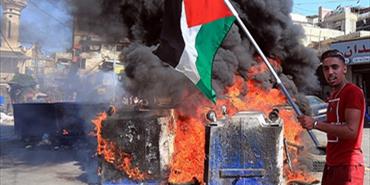 استنزاف الغضبة الفلسطينية: منع التحركات خارج المخيمات