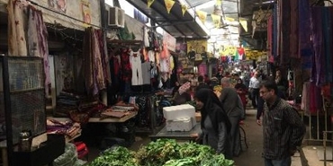 أهالي المخيمات الفلسطينية يناشدون التجار لمراعاة ظروفهم المادية